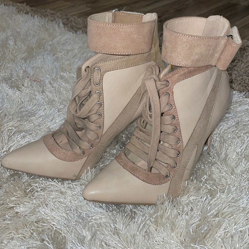 Great tan strappy pumps ! Size 6